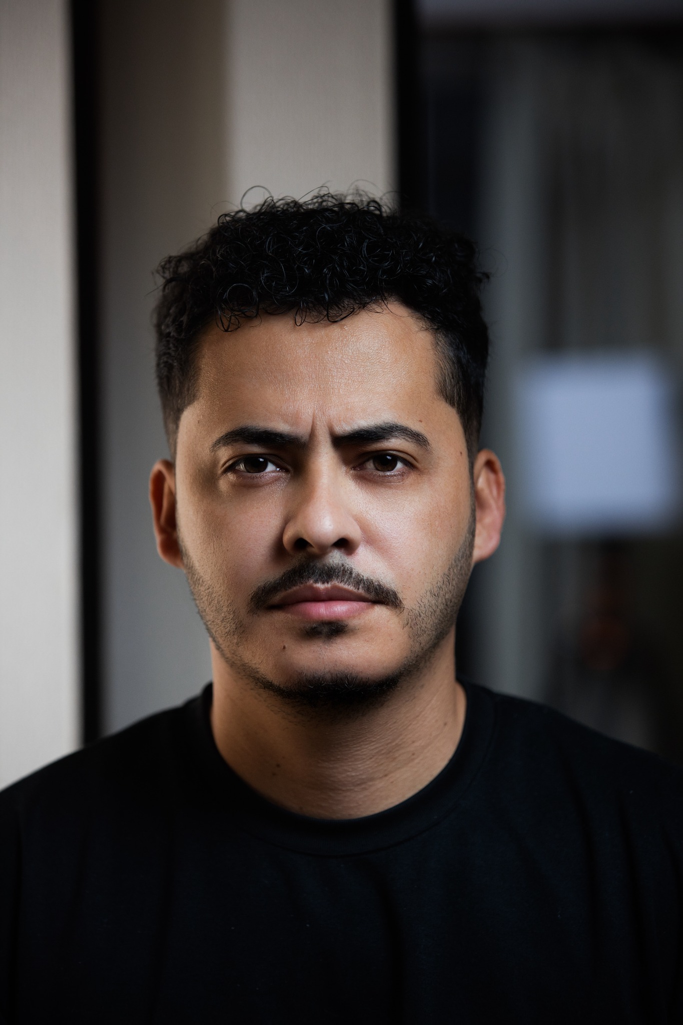 Retrato de Bruno Chiquesi, fotógrafo e mentor